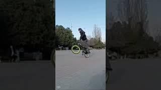 Катание на велосипеде #shorts #бмх #трюки #bmx #flatland