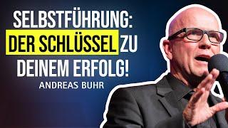 Von der Selbstführung zur Führungskraft: Baue Deine Führungsqualitäten auf.