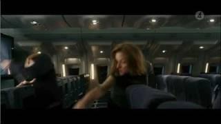 Jodie Foster punches girl in the face!