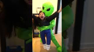 GREEN GUY CAUGHT KAYCEE #kayceeandrachelinwonderlandfamily #wonderlandfamily