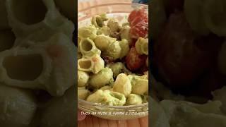 PASTA CON CREMA DI AVOCADO E POMODORINI #vegan #pomodori #avocado #veg