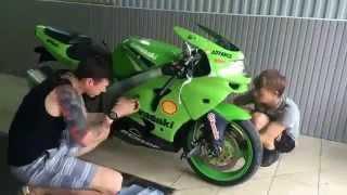 Разборка Kawasaki ZX6R 1999 год.Подготовка к замене сальников вилки.