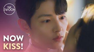 Jeon Yeo-been answers Song Joong-ki’s "proposal" with a kiss | Vincenzo Ep 14 [ENG SUB]