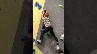 Little kid flashing a V6 climbing boulder! OMG!! #bouldering #climbing #rockclimbing