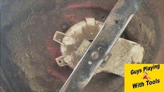 How to correctly install a mower blade