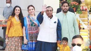 Mukesh Ambani With Family Cam Footage || Bollywood Chronicle