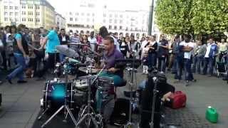 Amazing MUST SEE - Hamburg Street Drummer (Oded Kafri)