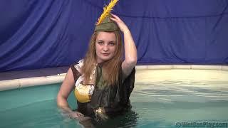 Maid Marian wetlook cosplay