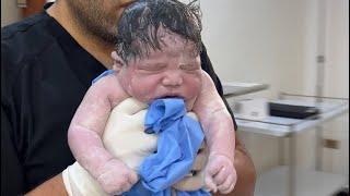 baby born now