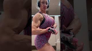 #musclebarbie #fitness #queen #lasvegas #partygirl #gym #hardcore #veins #bosslady #bodybuilding