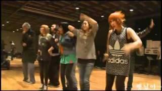 2NE1 and BIGBANG practicing Lollipop Bigbang21.wp -FanBlog.flv