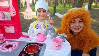 Marry Margo Pretend Play Cooking Food Challenges with Kitchen Toy