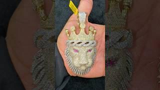 #lion #diamondjewellery #diamondpendant #customjewelry #diamond #diamondgalleria #icedoutjewelry