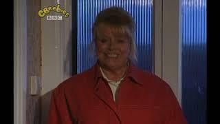CBeebies | Come Outside - S03 Episode 5 (Street Lamps)