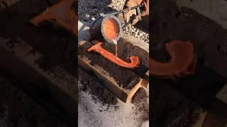 Pouring the letter J in solid metal #forge