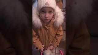 Скелет Валера стал любимой игрушкой ребенка
