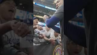 Brusdar handing out Yankee Stadium dirt to fans after the game is everything. #worldseries