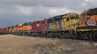 25 unit BNSF Power Move, Dash-8 Santa Fe Warbonnet, HLCX units, and 2 Santa Fe Bluebonnets!