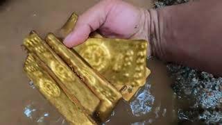 SOOOO... MANY GOLD BARS FOUND.../yashashree clarice)