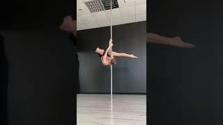 Акробатика на пилоне #poledance #flexibility #poledancemoscow #stretching