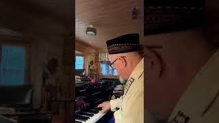 Sakari Kukko speech and congratulations. The bandleader of Piirpauke