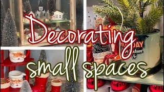 SMALL SPACES CHRISTMAS DECOR DECORATING WITH VINTAGE CHRISTMAS