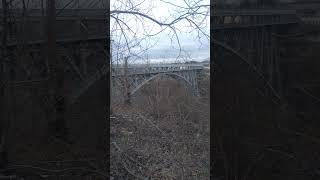 River road between Bridges