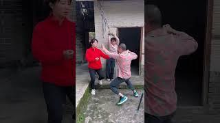 功夫女侠自救成功！勇斗人贩子 ！#正能量 #感情 #爱情 #家庭 #好人有好报 #善良 #反转