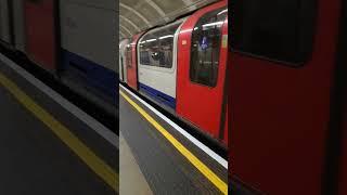 London train #uk #londontrain #underground #besttrain