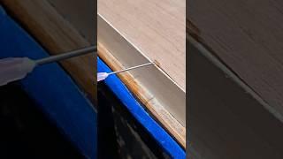 Aplicando pegamento con aguja #needle #aguja #ciano #pegamento #woodwork #artisan #artesano #wood