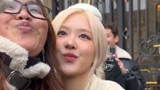 250312 Rosé 로제 of BLACKPINK 블랙핑크 taking selfies with French fans in Paris, March 12 2025