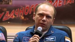 Expedition 37/38 Crew Meets Officials and Reporters as Launch Approaches