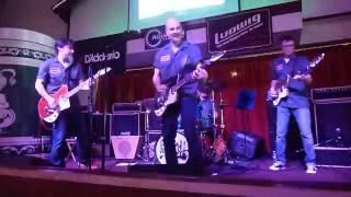 Crazy Aces play "Modelo Uno" Live!