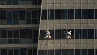 Cleaning of skyscraper in Dubai / Как моют окна высотных зданий в Дубае?