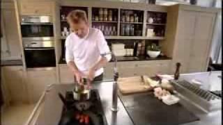 How to Prepare Perfect Scrambled Eggs Breakfast (according to Gordon Ramsey)