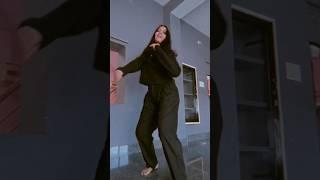 Chunni meri rang de lalariya #shorts #viral #sofly #dancechallenge #dancevideo  #vickykaushaldance
