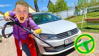 Mr. Joker on Volkswagen Car uses Metal Detector to find gold in the ground