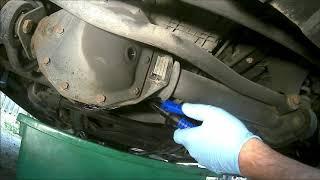 Mercedes G wagon W463   Changing front and rear differential fluids