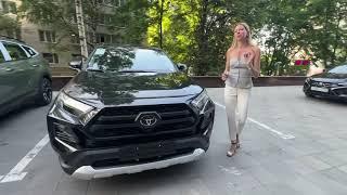 Черная Toyota RAV4 смотрится солидно?  Лиса рулит