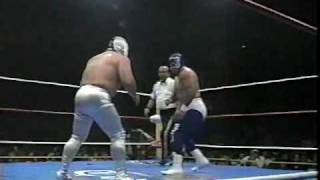 Super Astro vs. Blue Panther 1/4