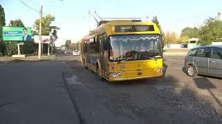 Trolleybus BKM 321 jumps over pits. Belarusian ASKM 321 in Cherkasy. KP Cherkasyelectrotrans Ukaina