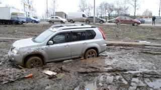 машина застряла в грязи / car stuck in the mud / Auto im Schlamm stecken geblieben