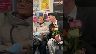 Incredible kiss on the subway - PRANK