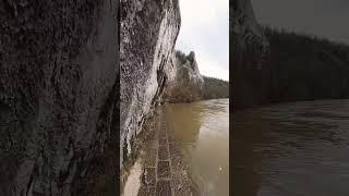 Between water  & rock 🪨 #friluftsliv #shortvideo #adventure #nature #belgium #hiking #shorts #river