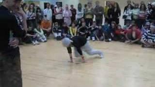 b-girl Yulya -worm style crew