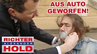 Aus Auto geworfen! Richter Hold findet Mann vor Gericht! |1/2| Richter Alexander Hold | Sat.1