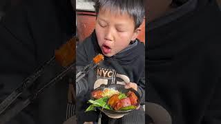 Tonight, you can eat braised pork with a simple and easy meal. Rural life is simple and easy. Ru