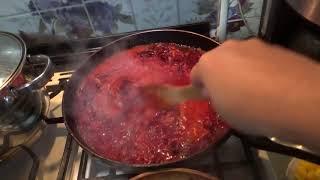 Сегодня у нас два вида борща. Тушёнка из мускусных уток.