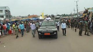 Museveni welcomed in Kayunga through Mukono, by excited supporters on the roadside