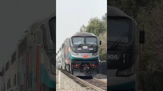904 Accelerates out of Upland Station #metrolink #shorts